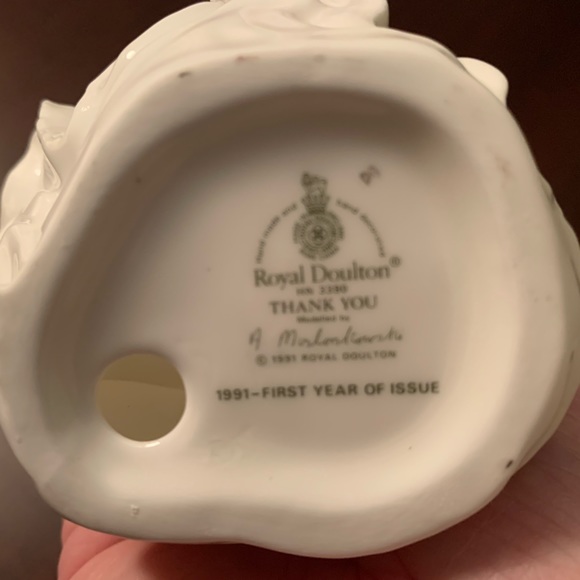 Royal Doulton “Thank You” lady figurine 1991 First Year of Issue - Bone China 6” - Picture 6 of 6